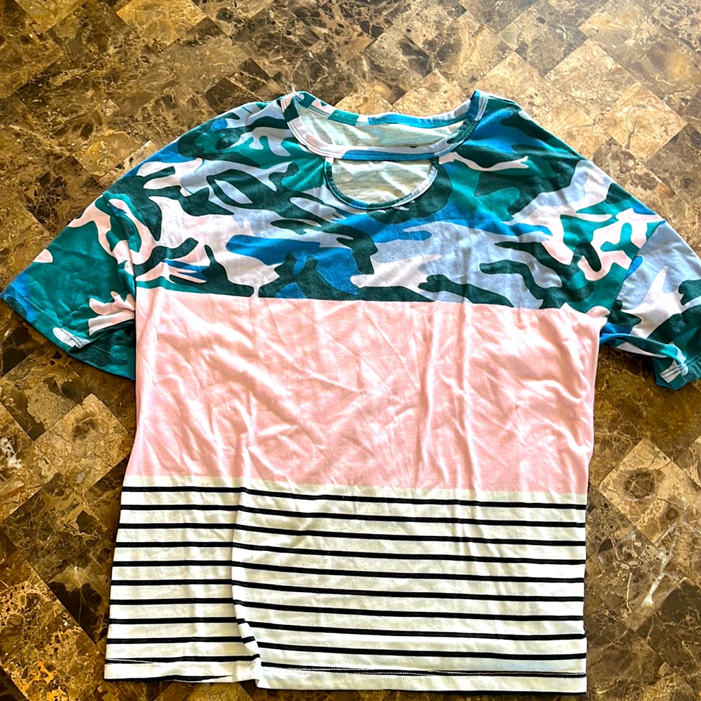 Keyhole Neck Patterned Tee